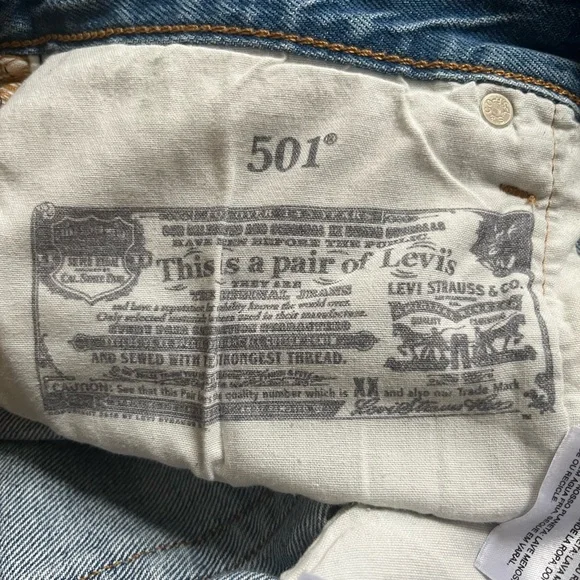 Levi's 501 High Rise Button Fly Denim
Distressed Raw Hem Shorts Sz 30 - Picture 11 of 11